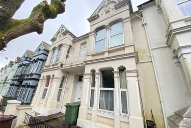 2 bed flat, Connaught Avenue, Mutley, Plymouth, PL47BX - Image 1